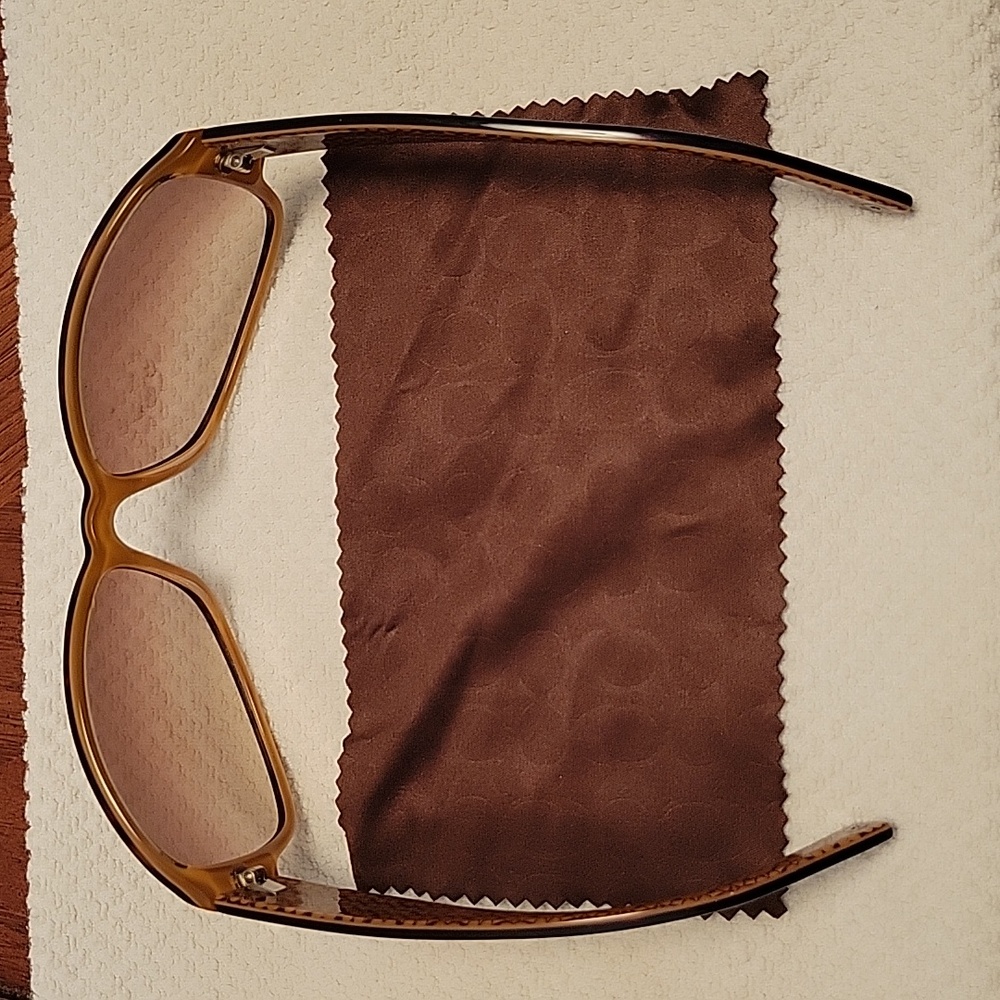 COACH SUNGLASSES - Picture 3 of 5